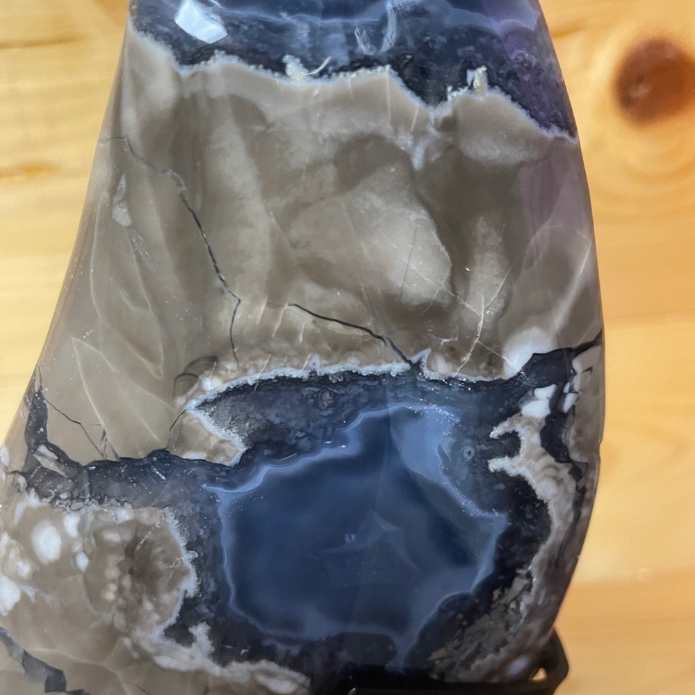 Elegant Blue and Gray Agate Sculpture - Picture 5 of 8